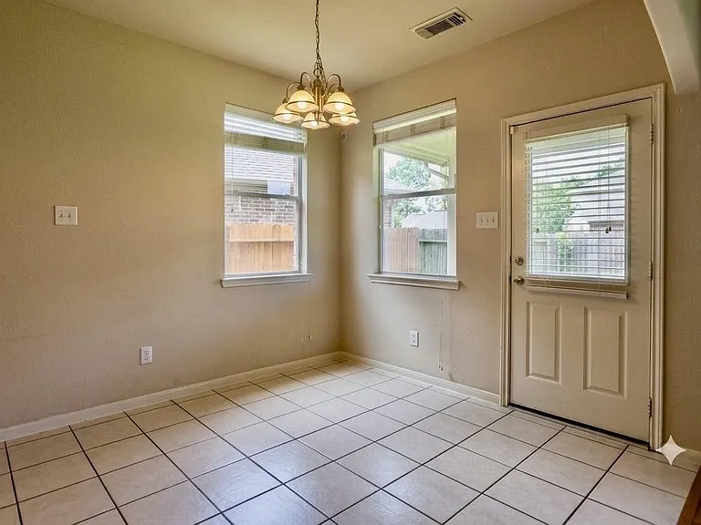 5102 Heatherdawn Ct — Photo 14