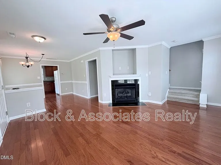 9812 Grettle Ct — Photo 2