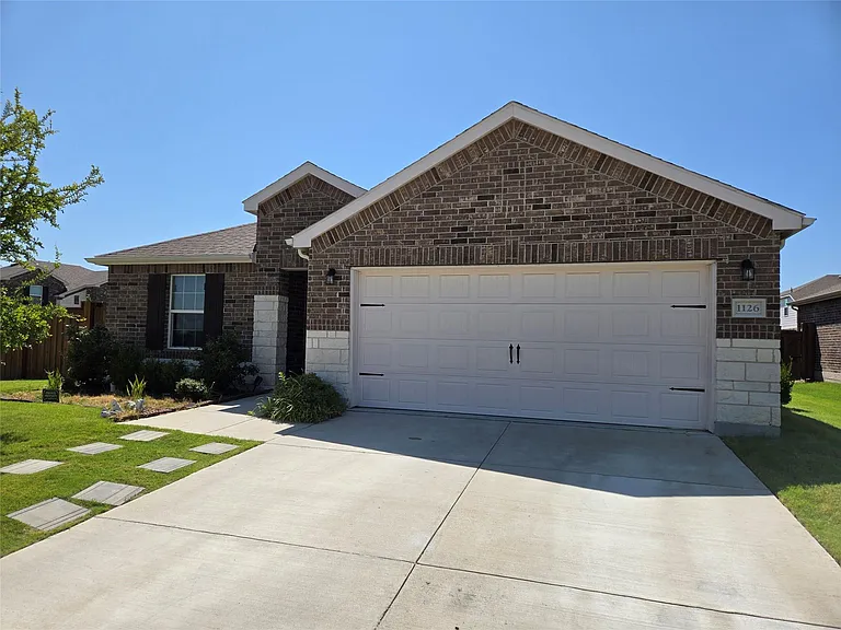 1126 Ainsley Ln — Photo 1