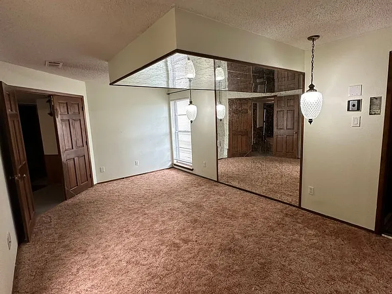 1021 W Yucca Ave — Photo 18