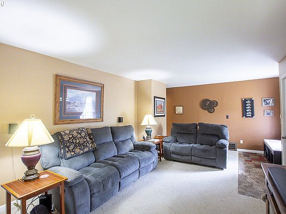 3rd image of 907 4th St