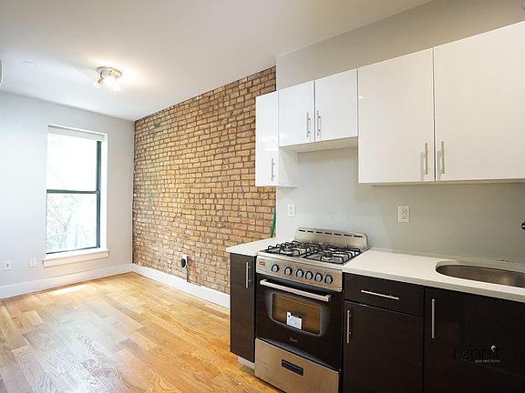 2nd image of 814 Saint Johns Pl APT 3R