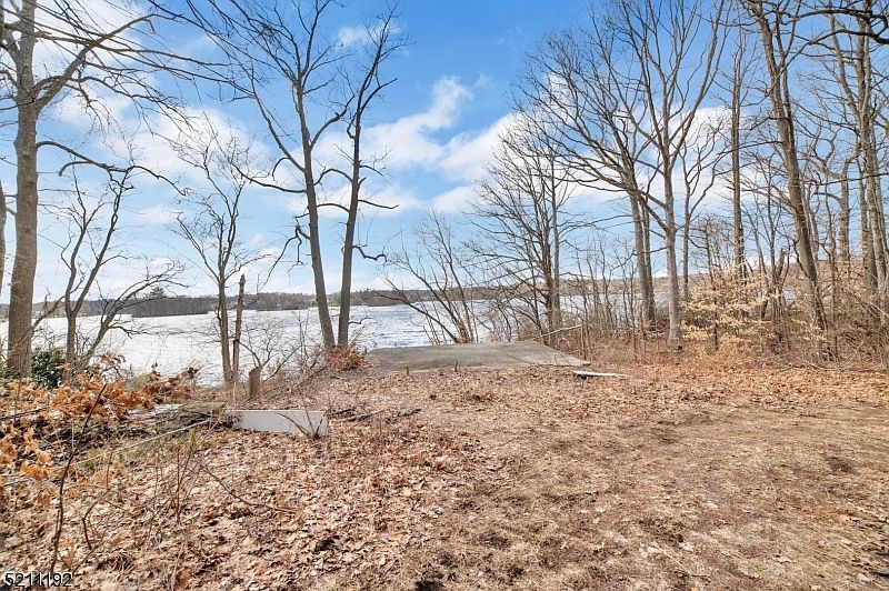 1st image of 83 Lake Shore Dr