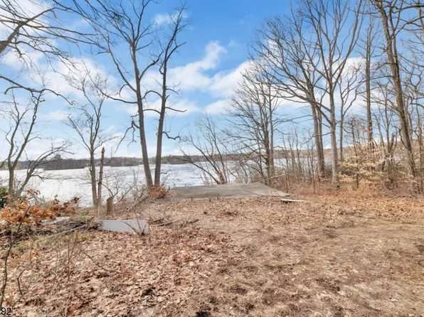 83 Lake Shore Dr, West Milford Twp., NJ 07421