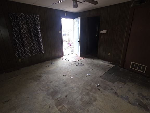 4th image of 2448 E Wood St