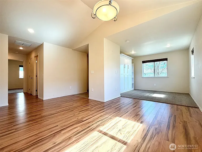 709 Paintbrush Ln — Photo 3