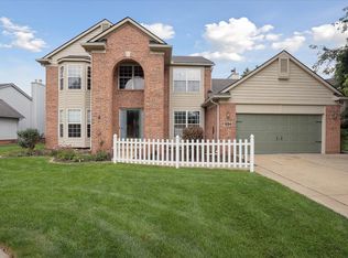 1894 Twin Sun Cir, Commerce Township, MI