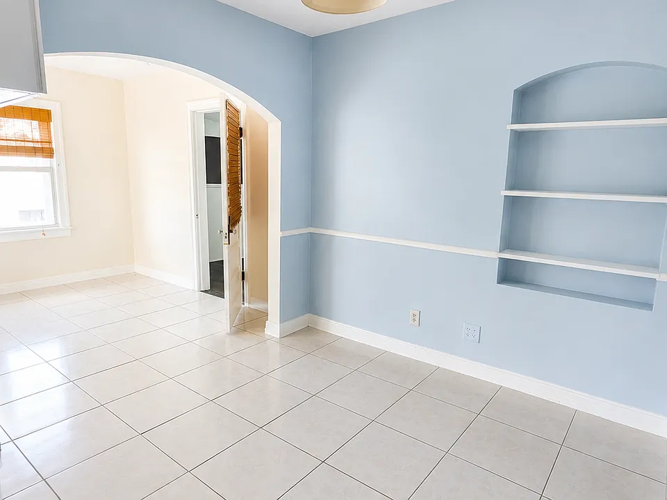 2663 1/2 Dartmouth Ave N