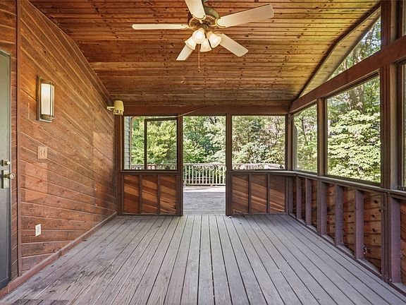 4th image of 256 Ridge Rd