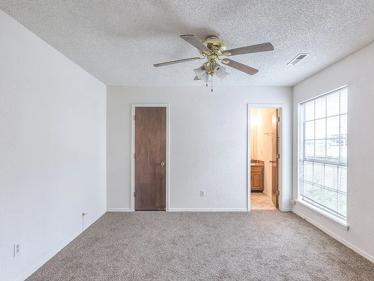 304 W Quantico St — Photo 10