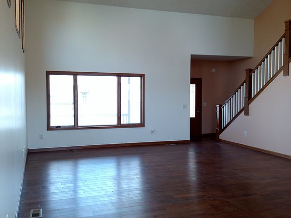 3rd image of 1004 16th Ave