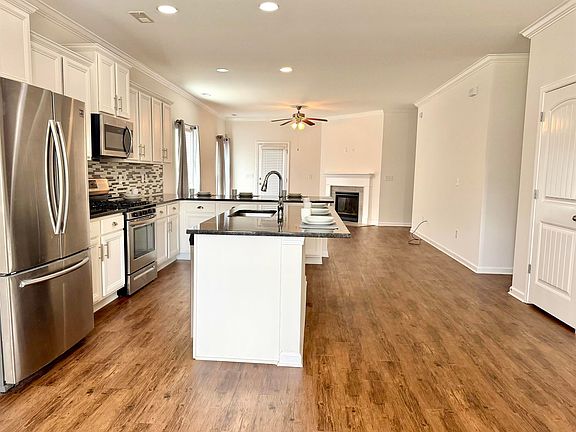 4th image of 6563 Newbridge Dr