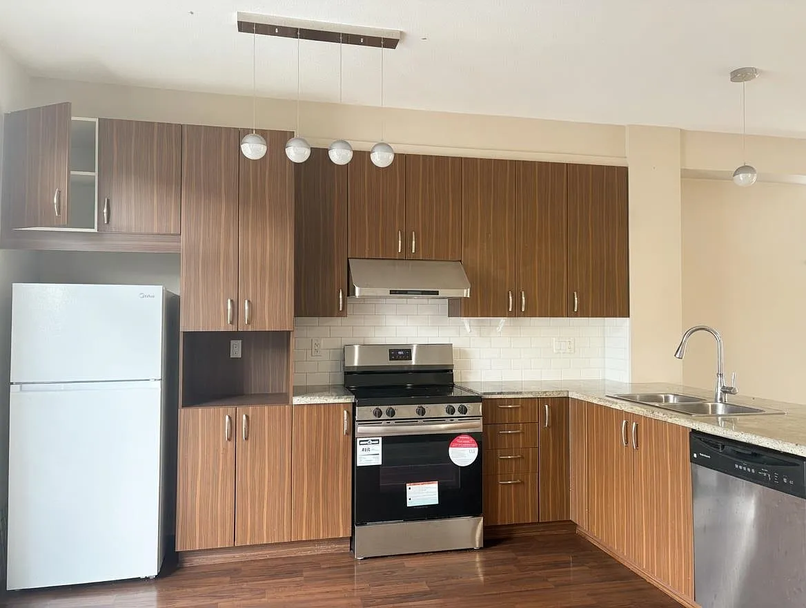 4 bed, 1306 sqft, $3,400 — Photo 2