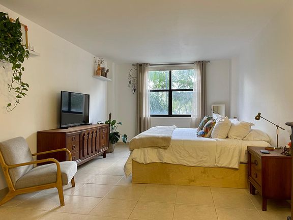 5th image of 1470 NE 123rd St #215