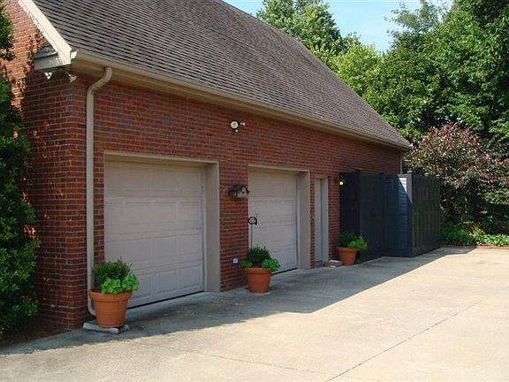3rd image of 1432 Clubhouse Ln