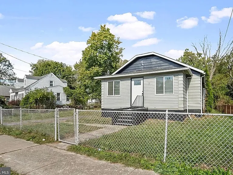 410 Magnolia St — Photo 2