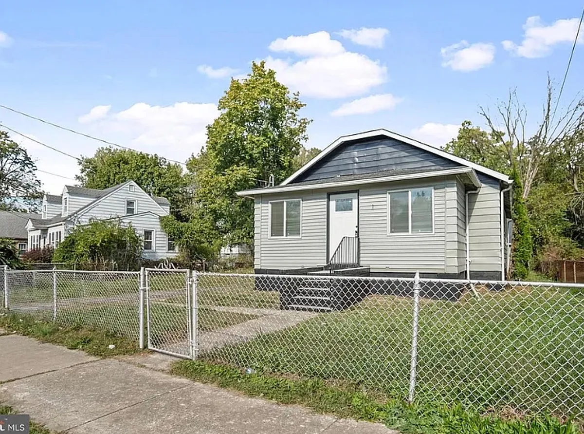 Building Photo - 410 Magnolia St