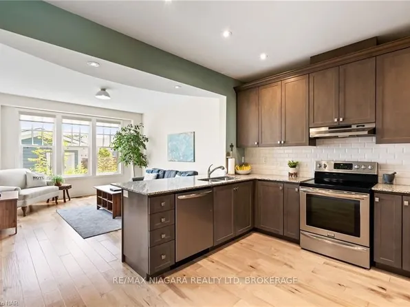63 Brock St, Niagara On The Lake, ON L0S 1J0