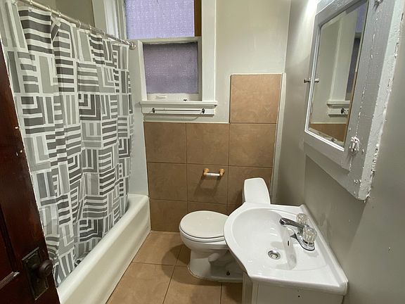 2nd image of 3714 Bates St #2
