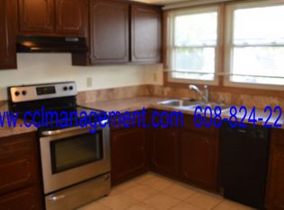 6606 Columbus Dr, Middleton, WI 53562