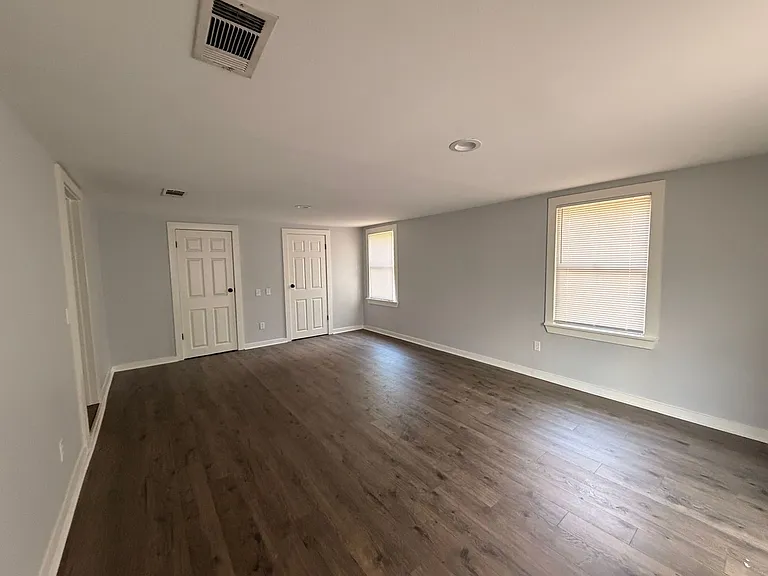 305 SE 4th St — Photo 8