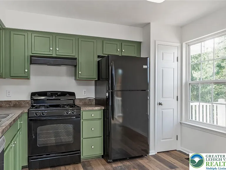 1096 Sparrow Way — Photo 19