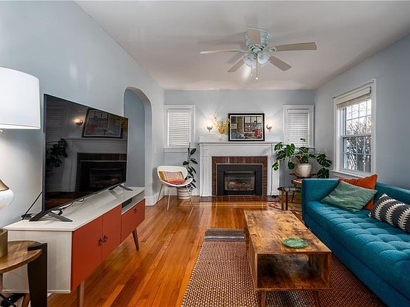 5th image of 54 Wyndham Ave