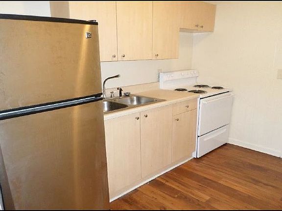 4th image of 386 Lemon St NE APT 5