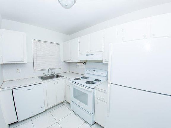 5th image of 8020 Sunrise Lakes Dr N APT 302