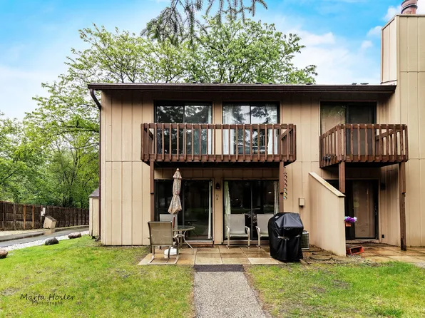 11 Saint Thomas Colony APT 6, Fox Lake, IL 60020