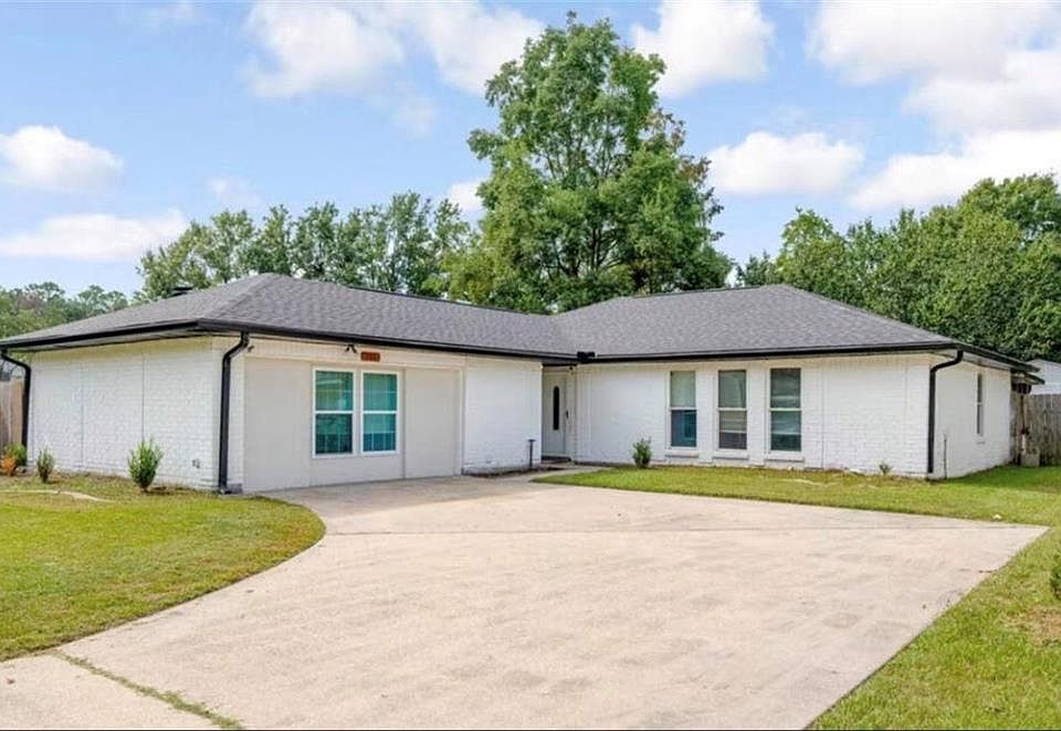 1st image of 105 Drury Ln
