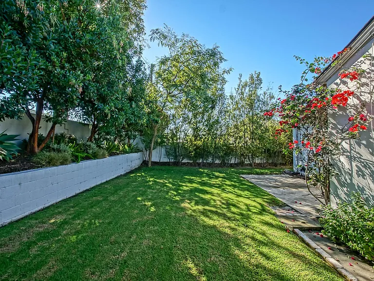 14226 Isis Ave — Photo 6