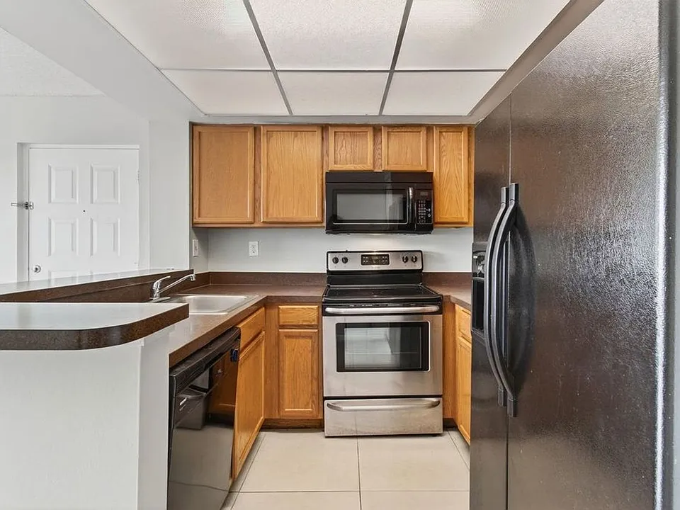 752 Executive Center Dr #11-11-11
