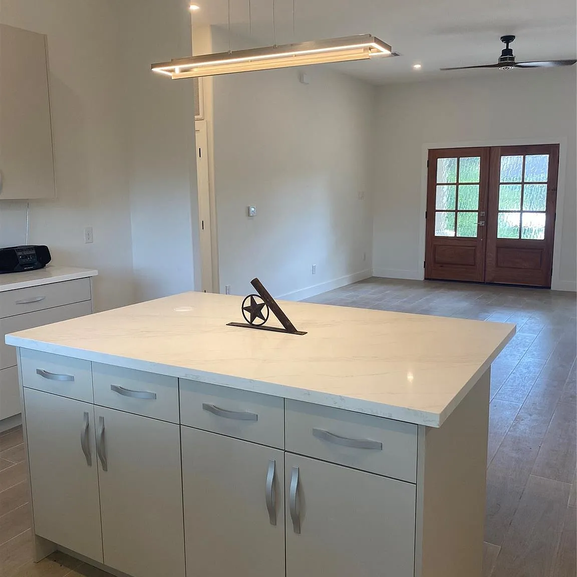 3 bed, 2.0 bath, 1675 sqft, $3,150 — Photo 3