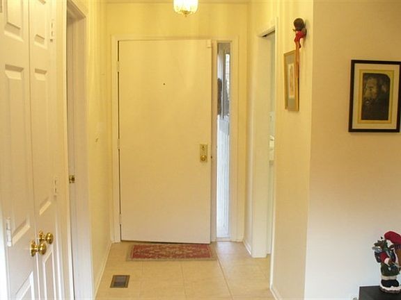 2nd image of 945 Fairway Cir
