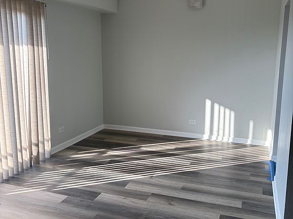 2nd image of 1460 Fairlane Dr APT 405