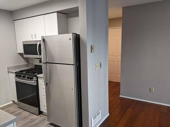 4th image of 6909 Weedin Pl NE APT B305