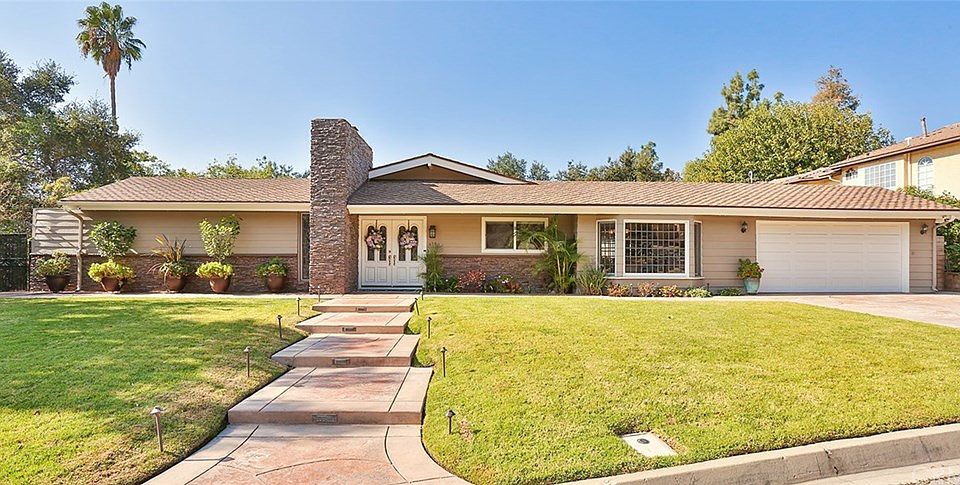 1st image of 419 Oak Knoll Dr