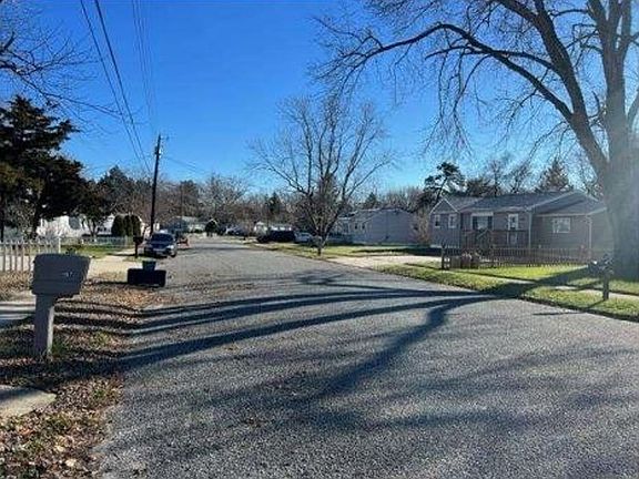 Exterior Neighborhood (street photo)