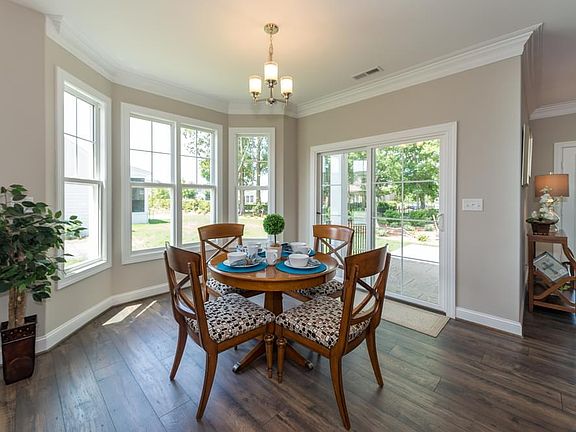 Hartford II Breakfast Nook with Bay Window