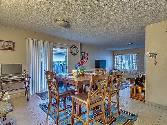 4th image of 5423 Holiday Dr