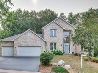 3727 Brown Bear Trl, Eagan, MN 55122