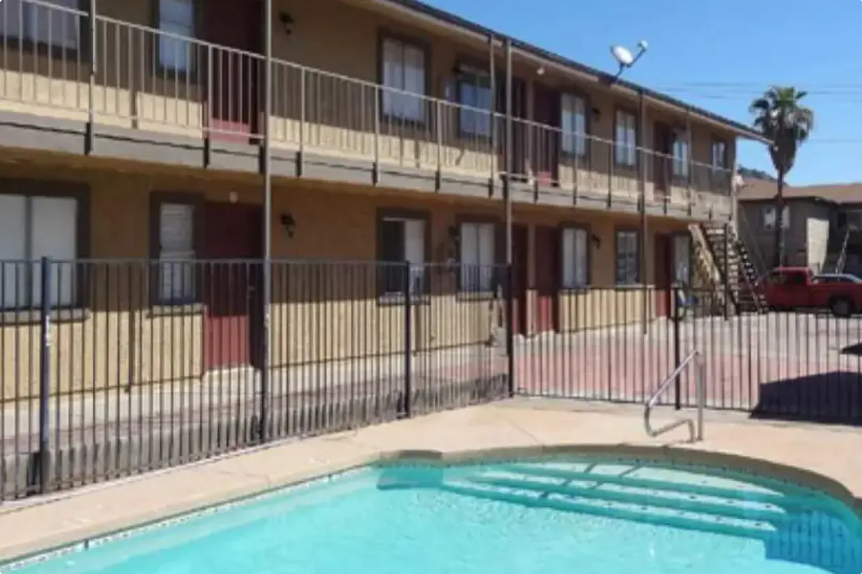 Rancho Valencia Apts. — Photo 2