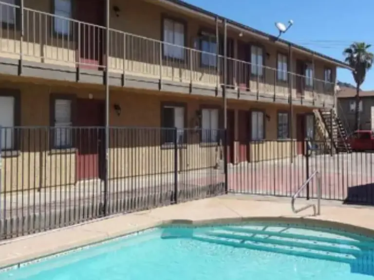 Rancho Valencia Apts. — Photo 1