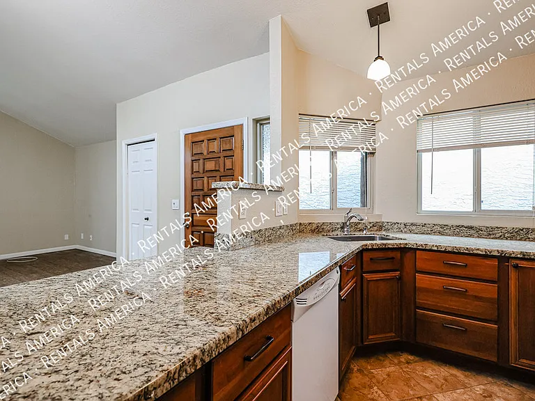 1621 E Vaughn St — Photo 15