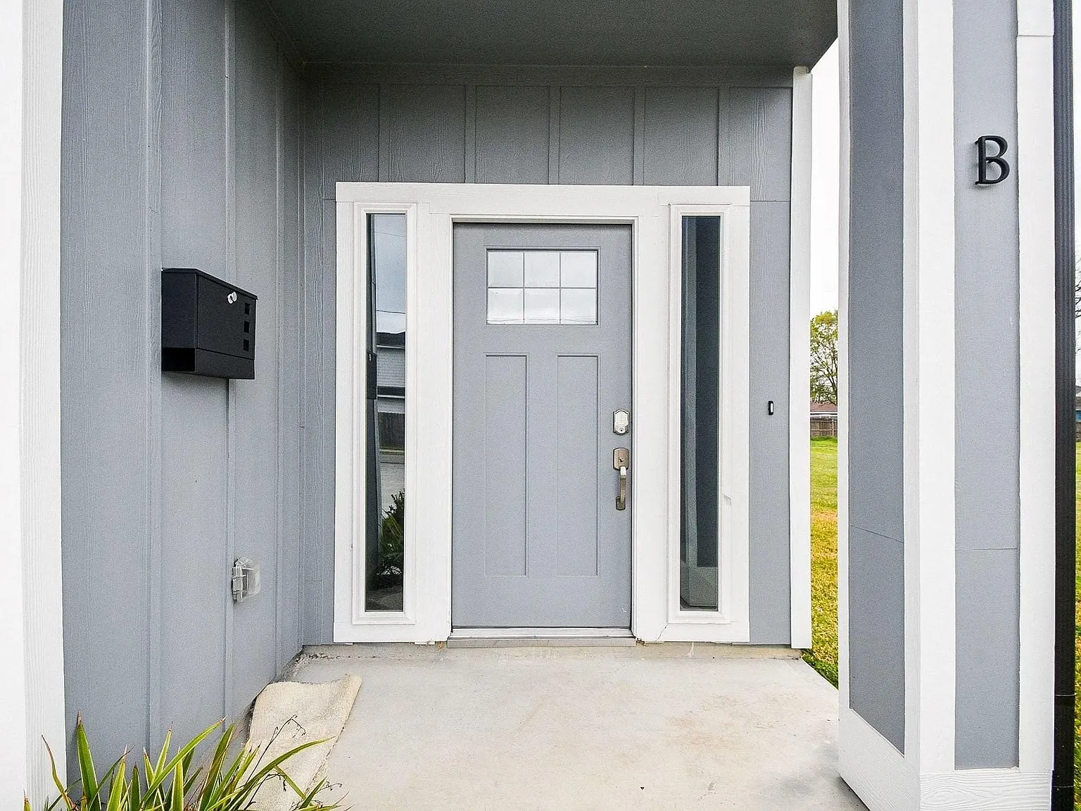 3 bed, 2.5 bath, 1706 sqft, $2,199 — Photo 2