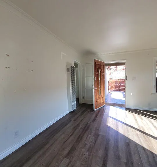 3129 Roberts Ave — Photo 3