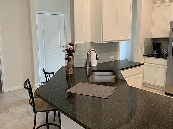 4th image of 612 Linares Ln