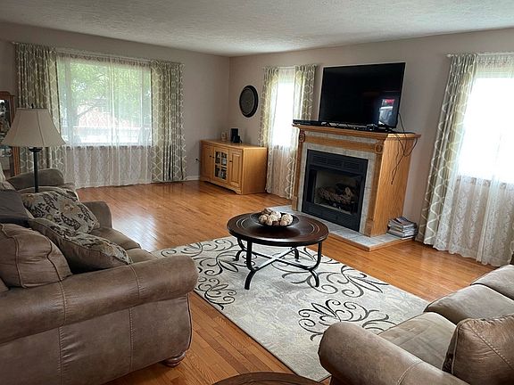 3rd image of 114 Fairdale Rd