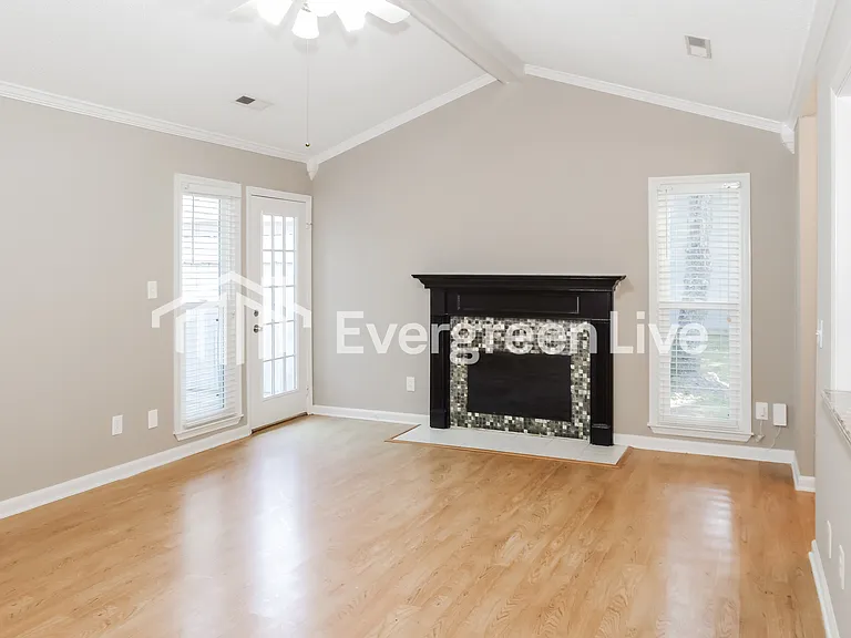 135 Hollington Dr NE — Photo 10